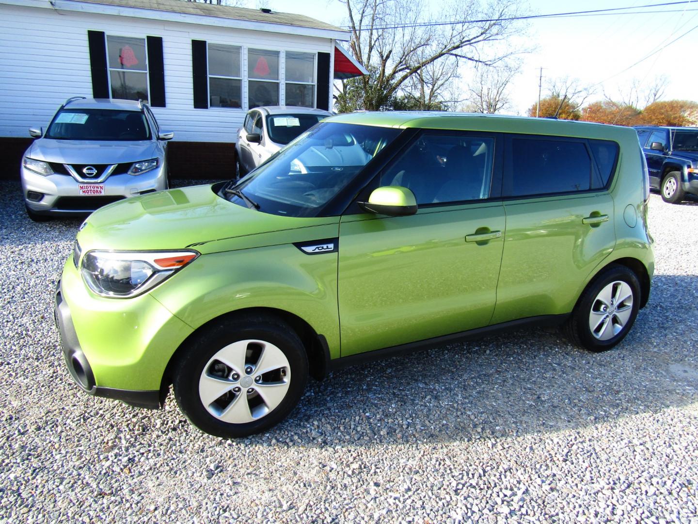 2015 Green Kia Soul (KNDJN2A26F7) , Automatic transmission, located at 15016 S Hwy 231, Midland City, AL, 36350, (334) 983-3001, 31.306210, -85.495277 - Photo#2